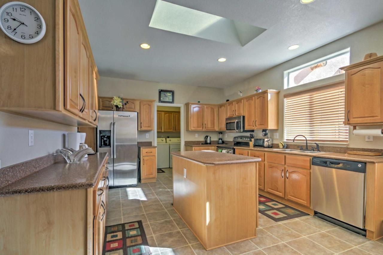 Beautiful Kanab Home With Yard - Walk To Restaurants Buitenkant foto